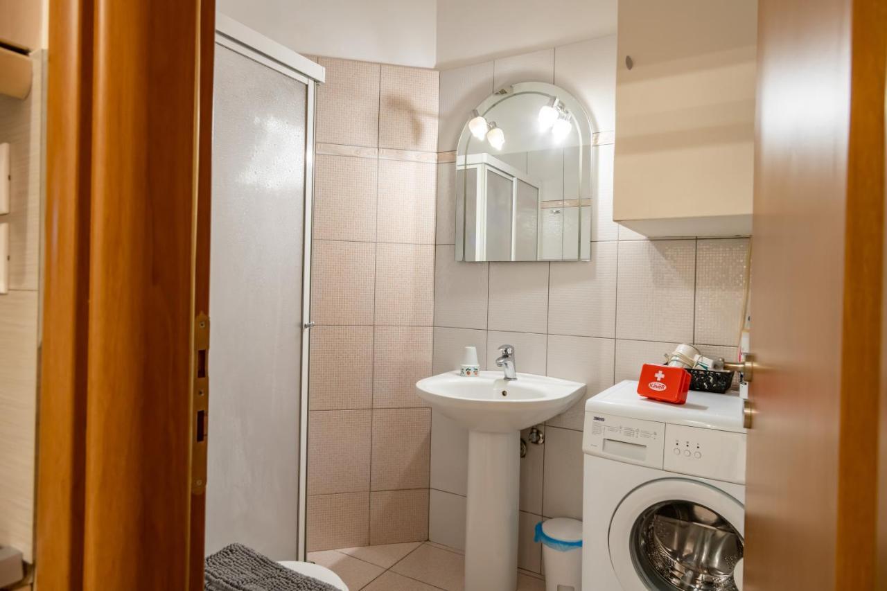 Ferienwohnung Flat In Excellent Location With Private Parking Athen Exterior foto