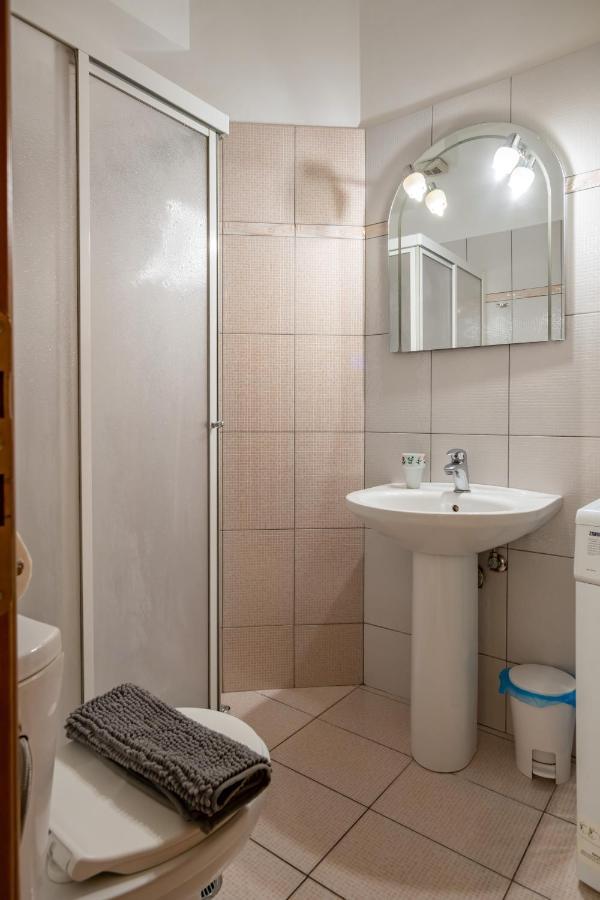 Ferienwohnung Flat In Excellent Location With Private Parking Athen Exterior foto